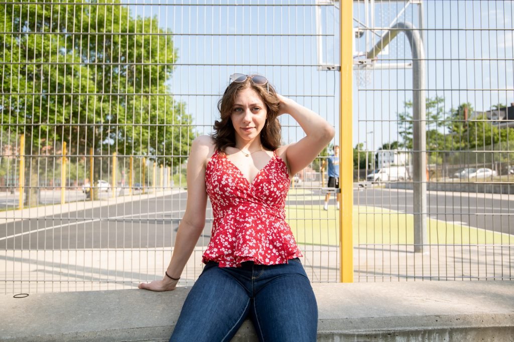 Solltet ihr zu den fleißigen Instagram User*innen gehören, ist euch der Begriff Hip Dips sicher in den letzten Wochen begegnet. Ein Haufen Frauen hat den Hastag Hip Dips ins Leben gerufen und einen neuen Bodypositive-Trend damit gestartet.